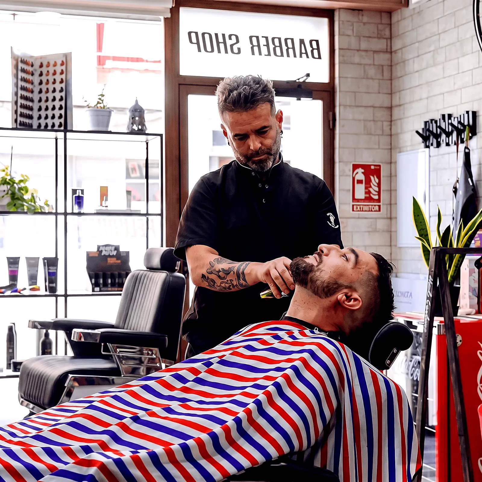Arreglo de barba con máquina y tijera en Milka Barber Shop, Atarfe